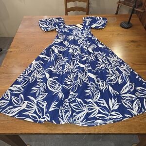 NWT Chic Blue and White Leaf Pattern Hawaiian Style Maxi Dress. Size S. KKCP